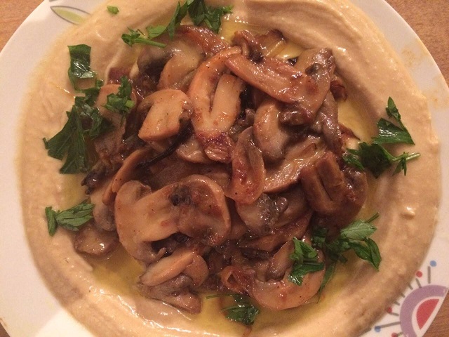 Hummus with mushrooms