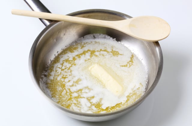 הכנת בשמל: שלב המסת החמאה