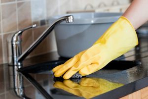 cleaning-kitchen-sink