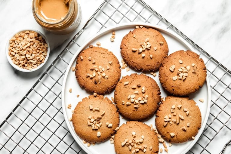 Healthy and vegan peanut butter cookies