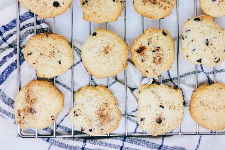 chocolate chips cinnamon cookies