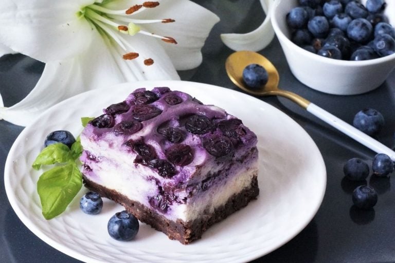Blueberry-and-white-chocolate-cheesecake