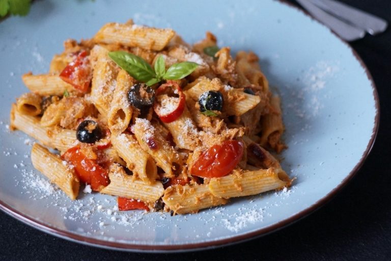 Whole-wheat-pasta-with-tuna