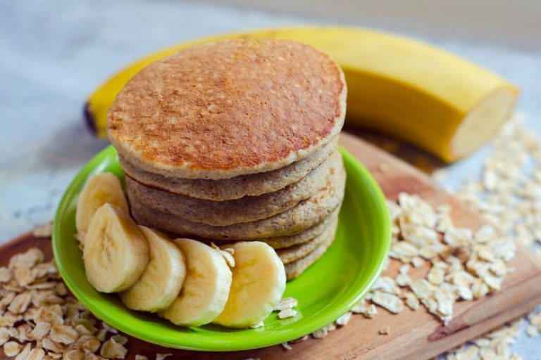 oatmeal-banana-pancakes