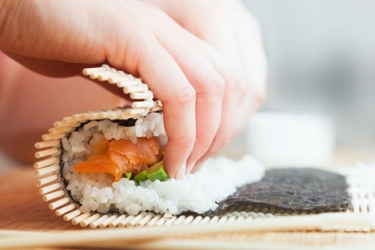 sushi-rolling-guide-1