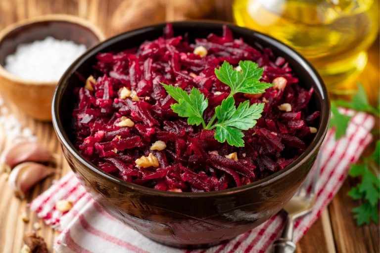 Beet-salad-with-walnuts-and-garlic