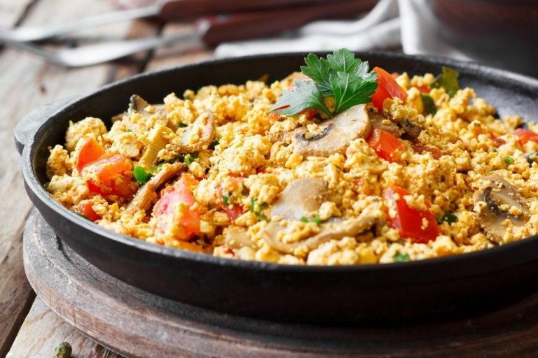 tomato-and-mushroom-scrambled-tofu-