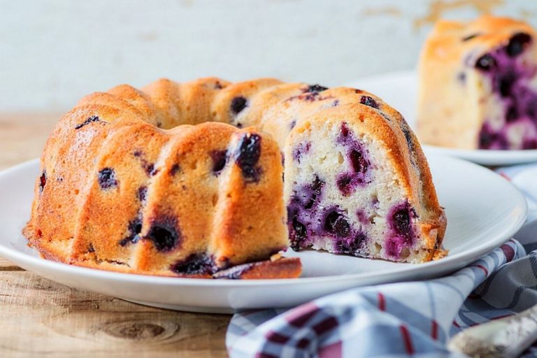 Blueberry-cake