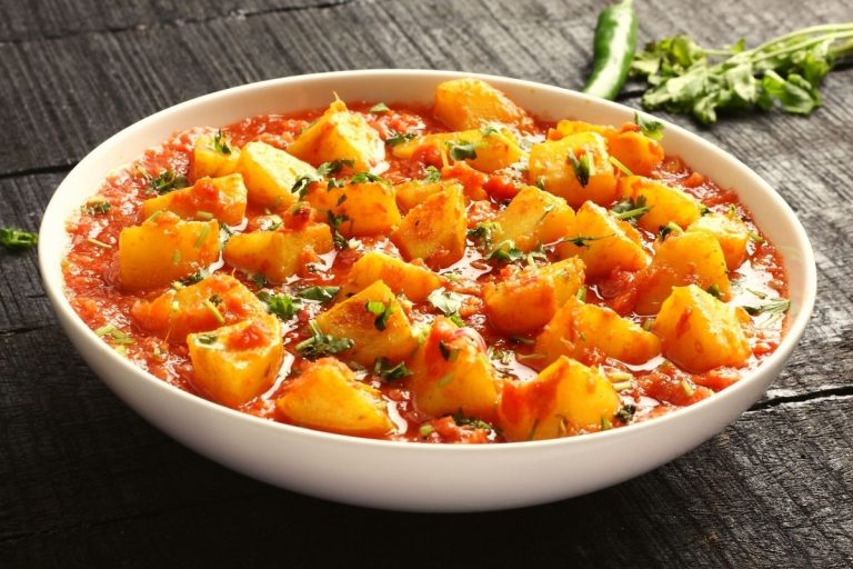 potatoes-in-tomato-sauce