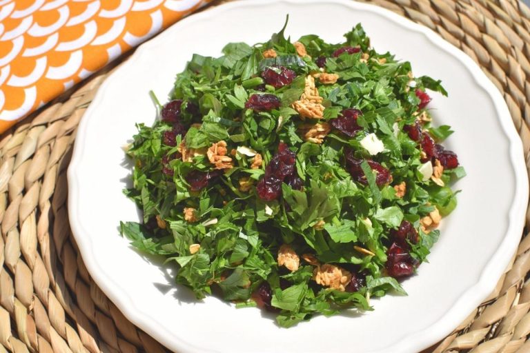 green-salad-with-granola