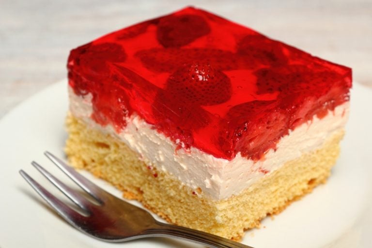 strawberry-jelly-cake