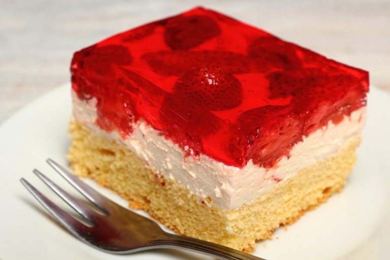 strawberry-jelly-cake