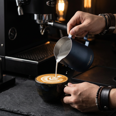 כד הקצפה מקצועי MHW-3BOMBER מפלדת אל-חלד ללאטה ארט